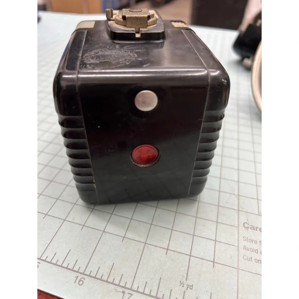 Vintage Kodak Brownie Hawkeye Camera Flash Model With‎ Flash Bulb